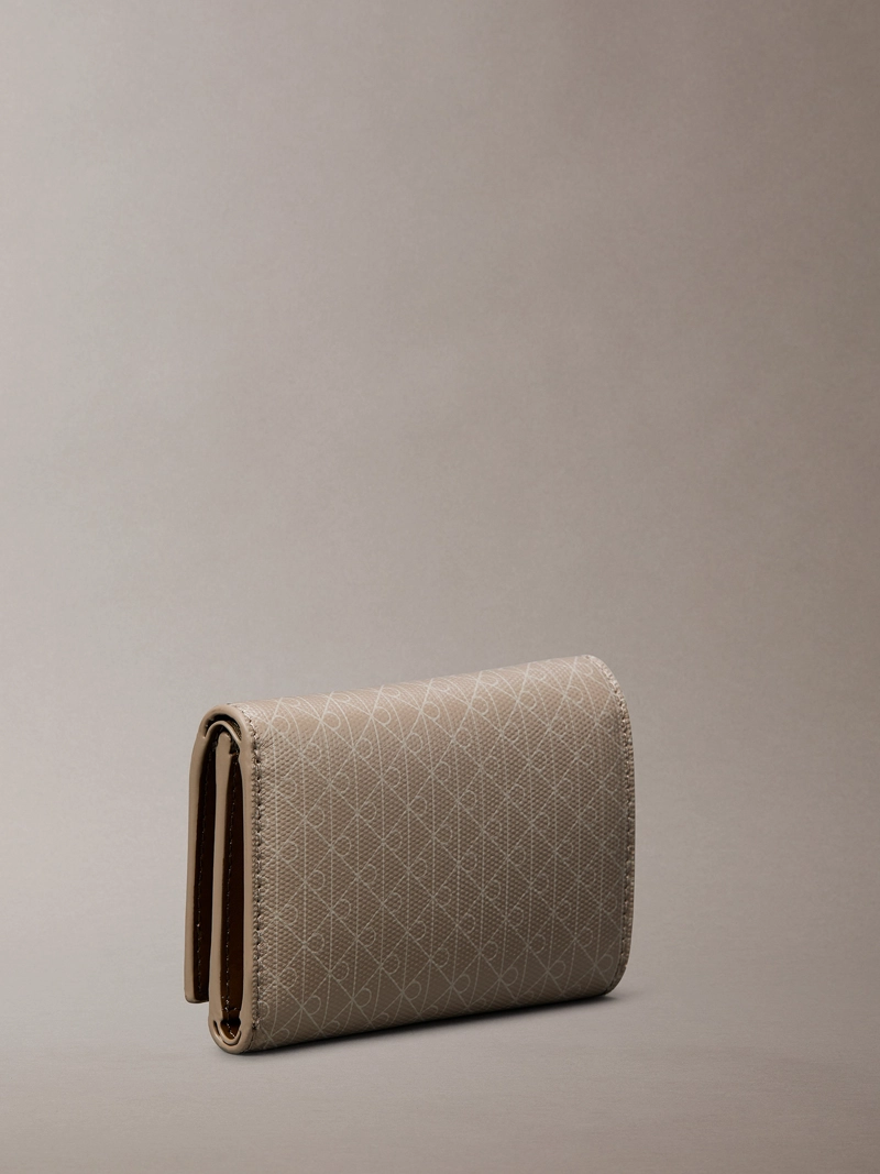 BILLETERA TRIFOLD CON ESTAMPADO EMBLEM INTEGRAL - 2