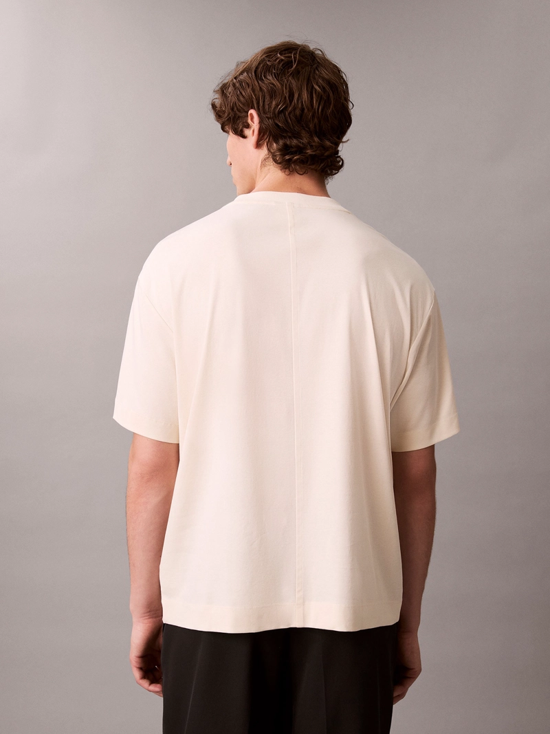 POLERA CON EMBLEMA GRANDE BORDADO - 3