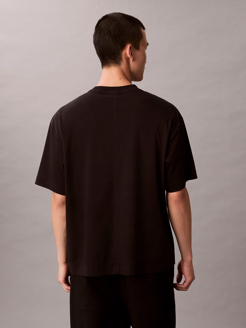 POLERA CON EMBLEMA GRANDE BORDADO - 3