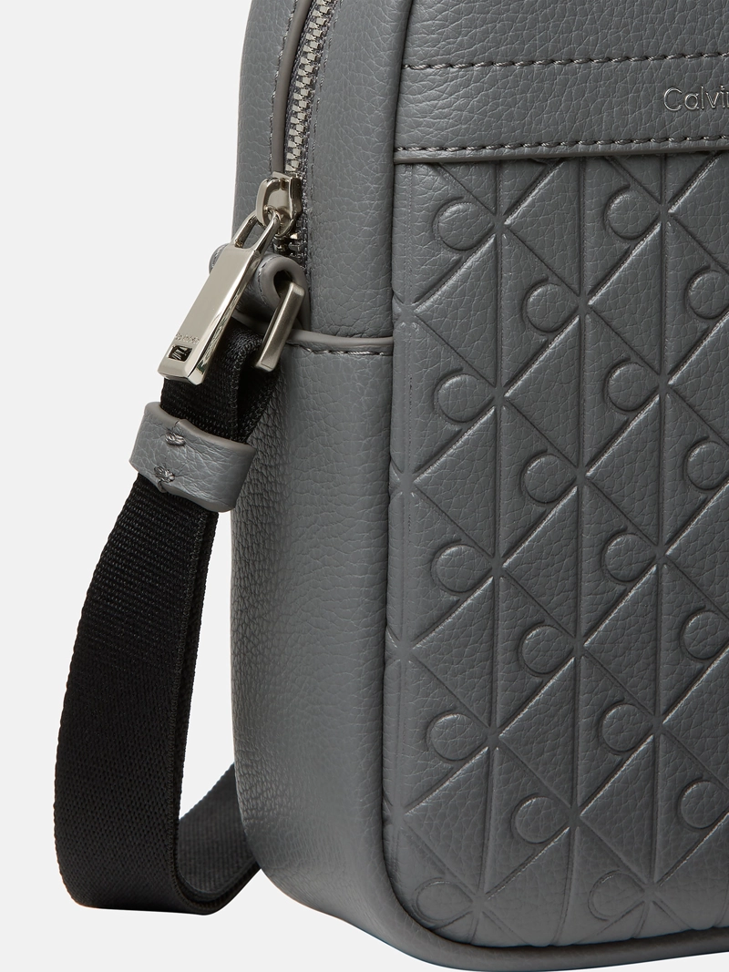 BOLSO REPORTER SLIM CON MONOGRAMA - 4
