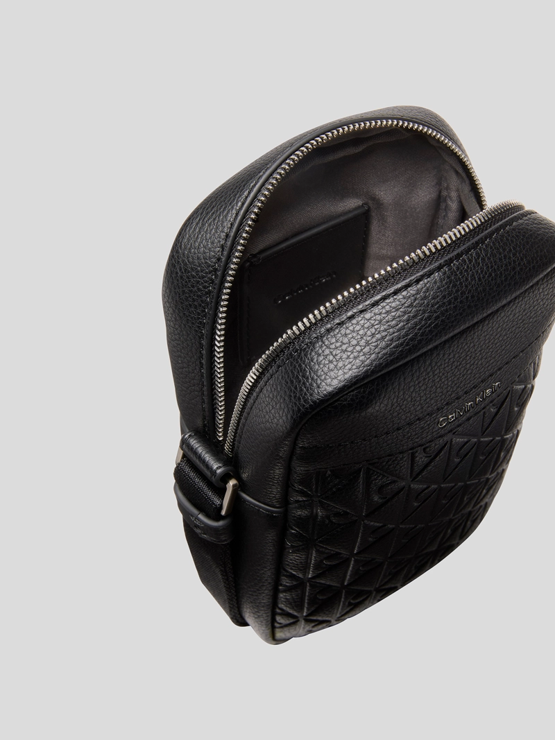 BOLSO REPORTER SLIM CON MONOGRAMA - 3