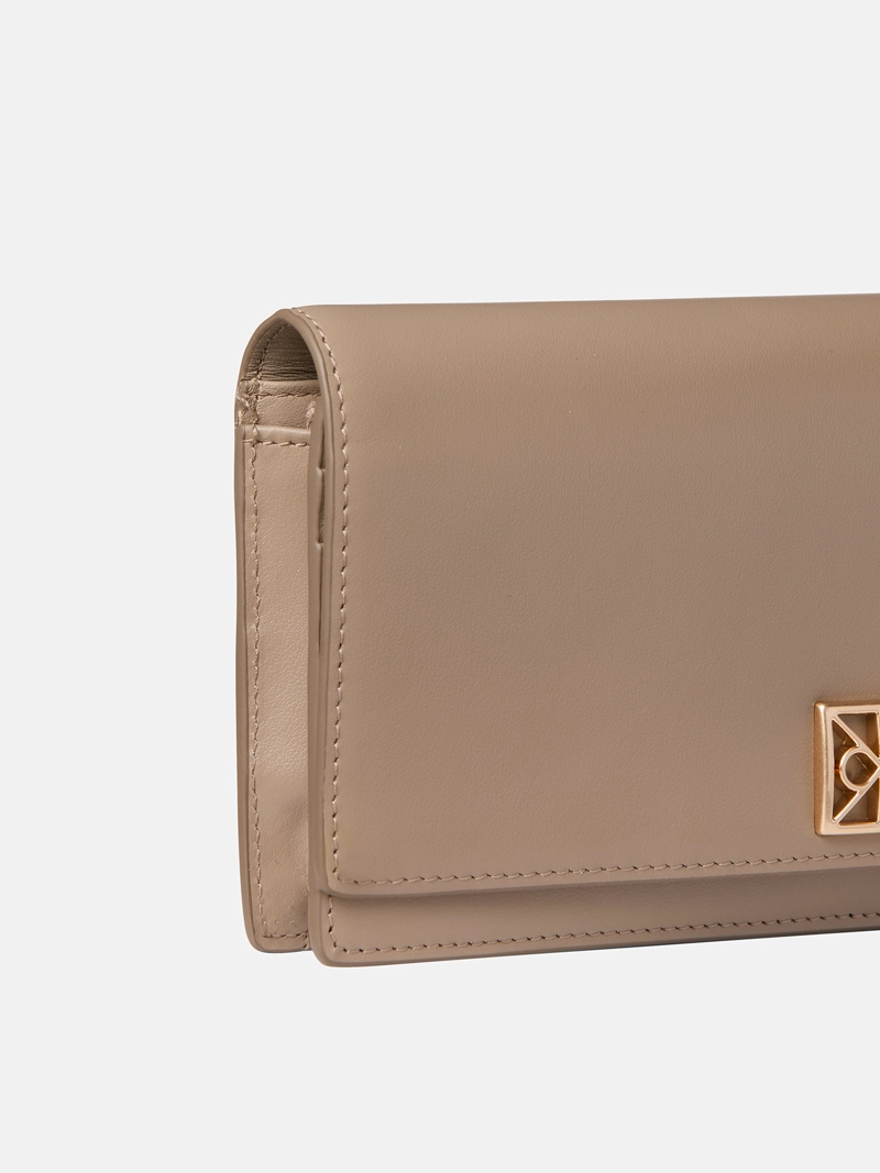 BILLETERA PLEGADA DE CUERO CON LOGO MONOGRAMA - 3