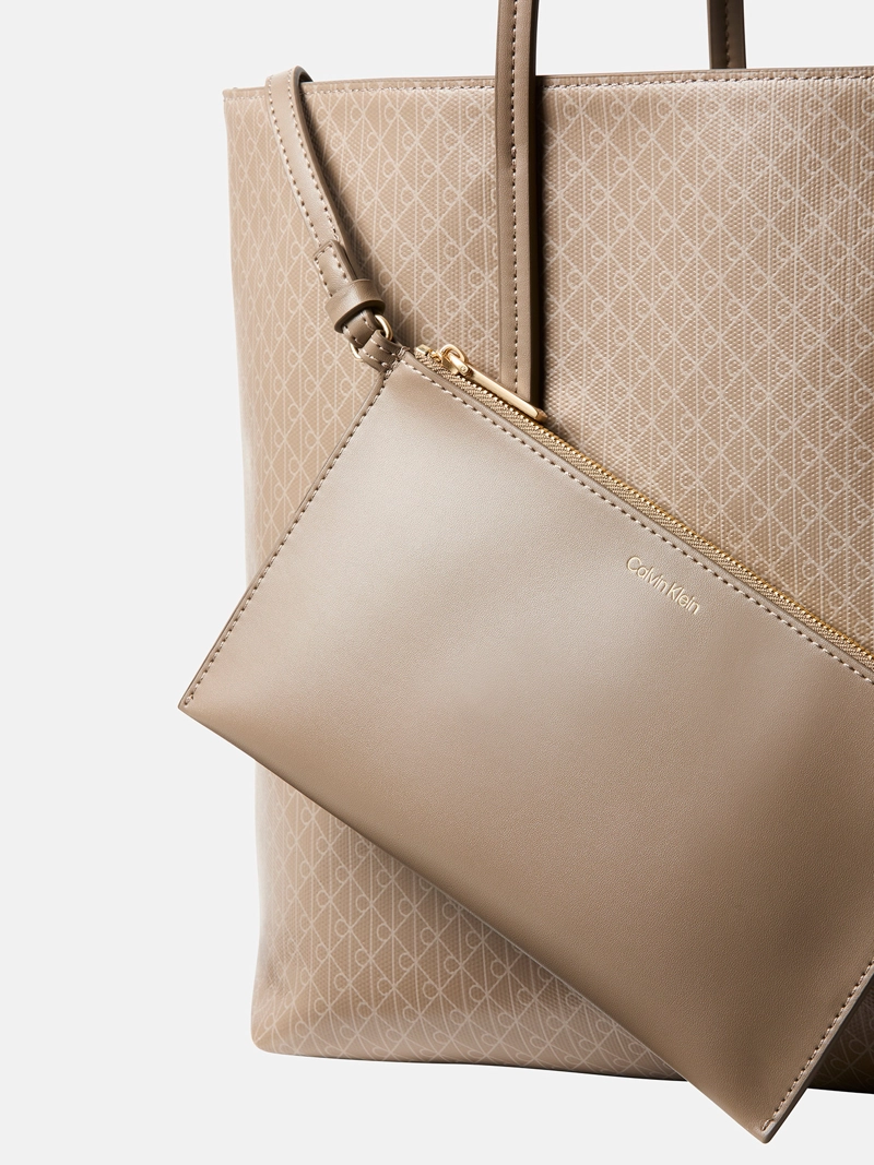 CARTERA TOTE CON ESTAMPADO DE MONOGRAMA Y CARTERA MINI INTERIOR - 4