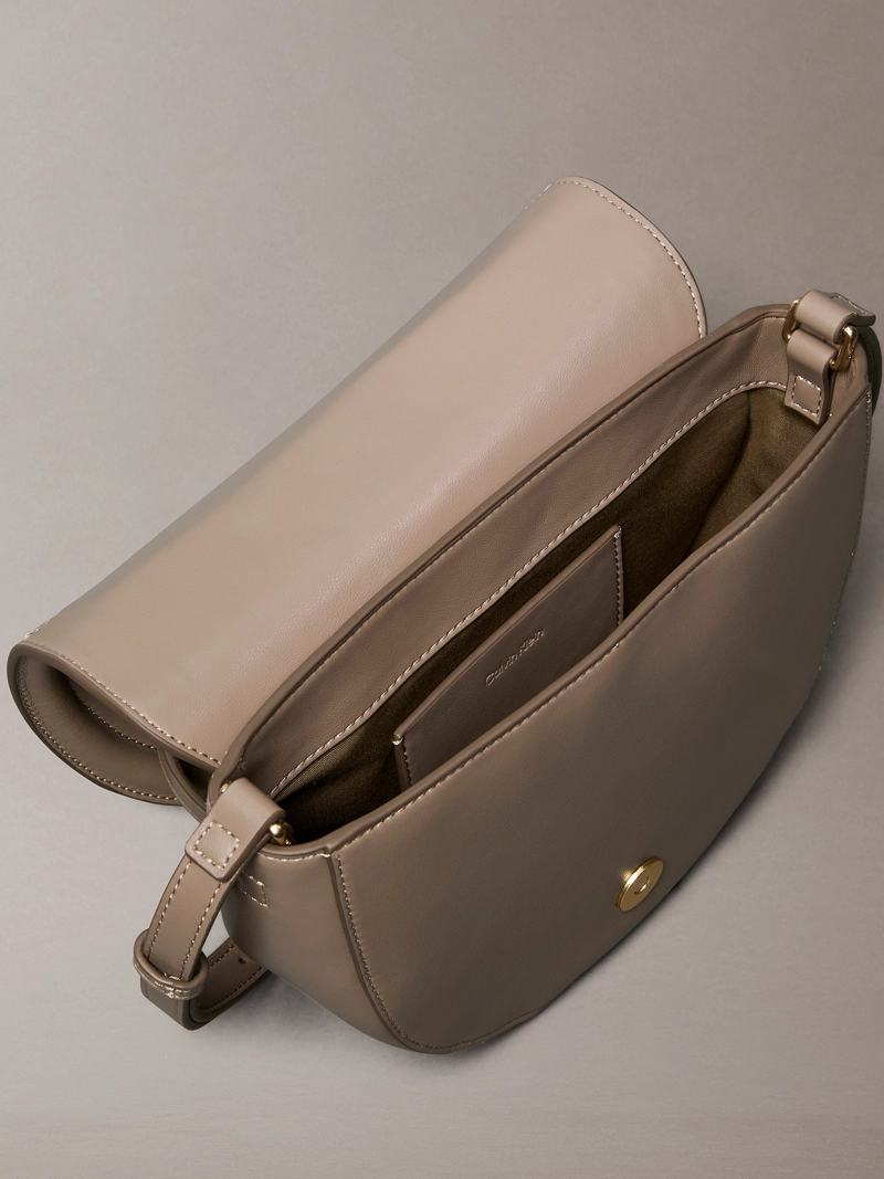 CARTERA SADDLE CON MONOGRAMA GRABADO - 3