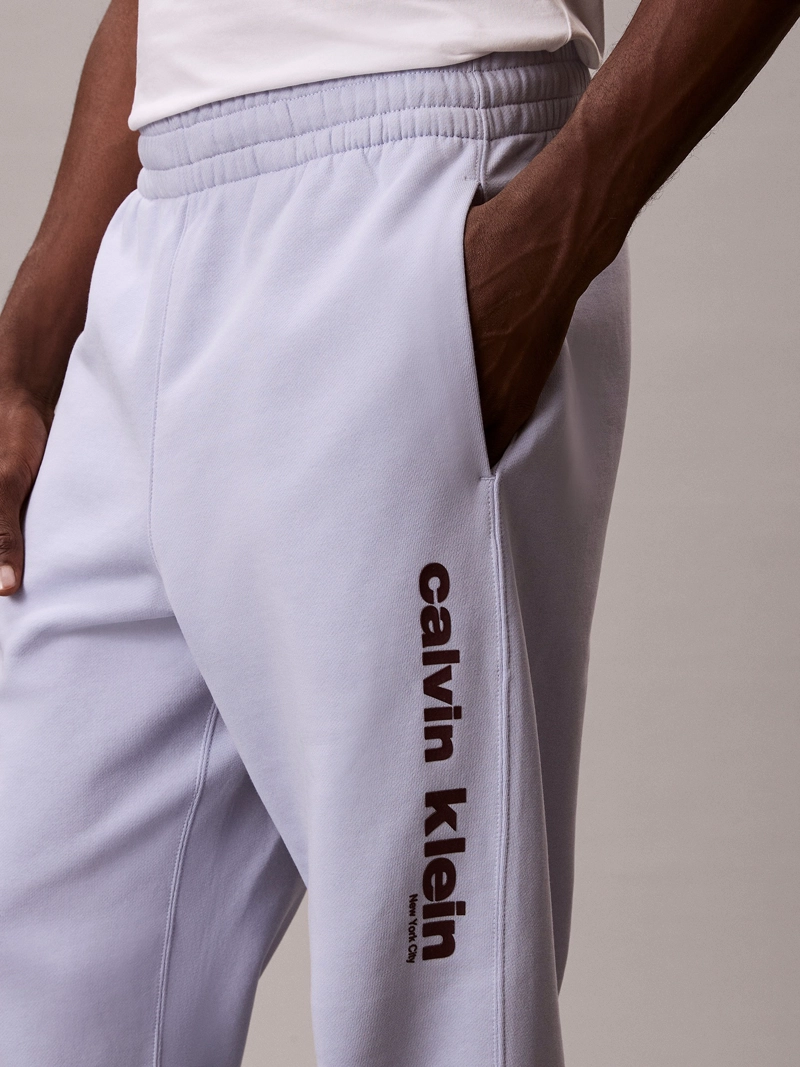 JOGGER CON GRAFICO RETRO - 4