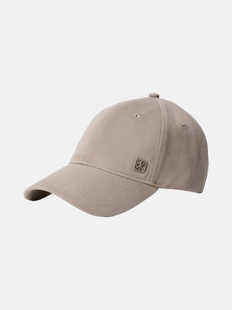 JOCKEY CON APLIQUE METALICO DE LOGO - 1