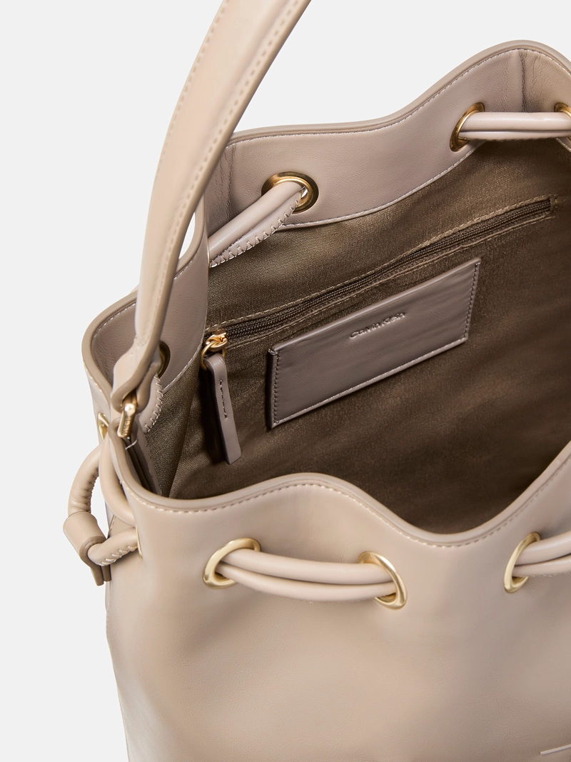CARTERA BUCKET CON LOGO MONOGRAMA GRABADO - 3