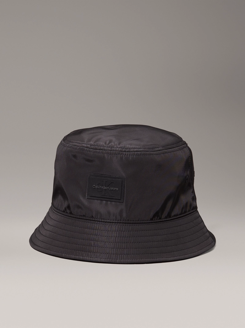 GORRO BUCKET CON PARCHE DE MONOLOGO - 1