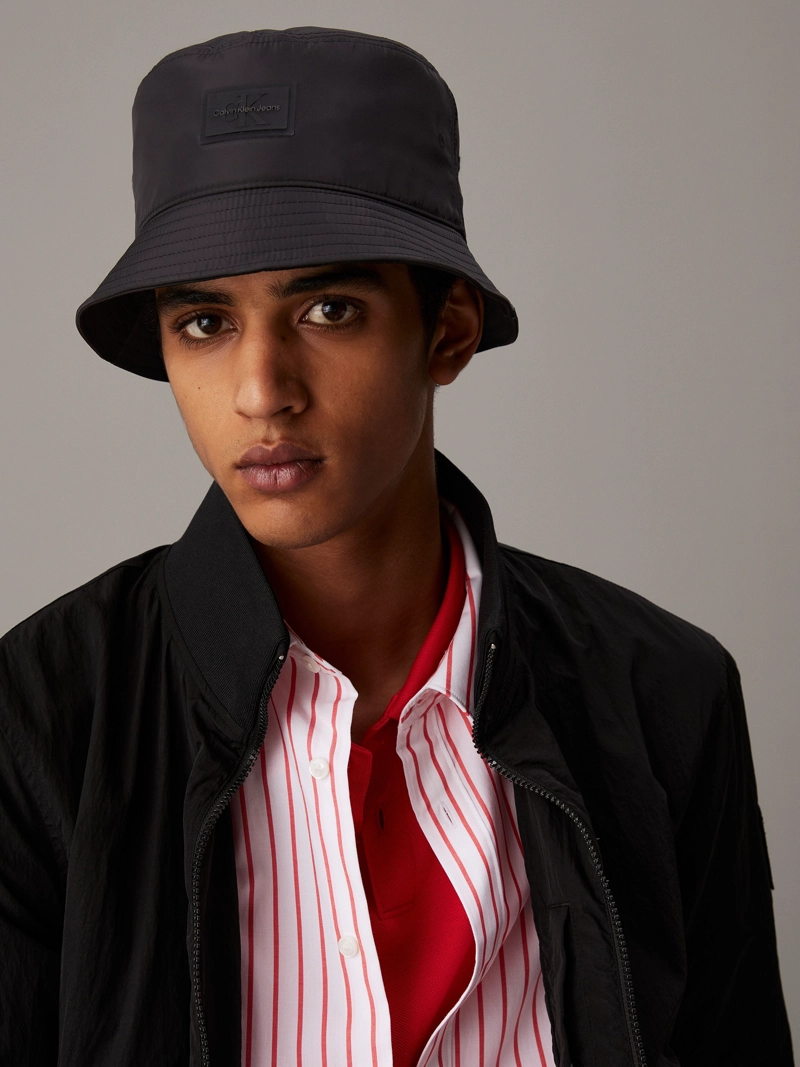 GORRO BUCKET CON PARCHE DE MONOLOGO - 5