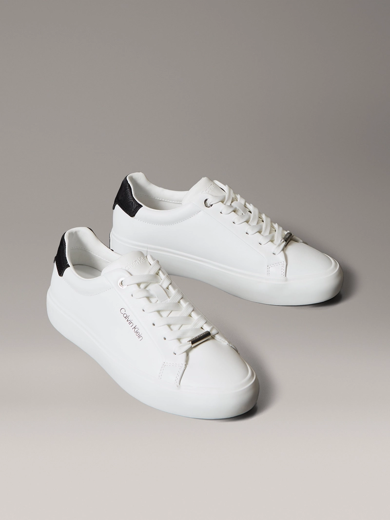 ZAPATILLAS DE CUERO CON LOGO GRABADO - 1