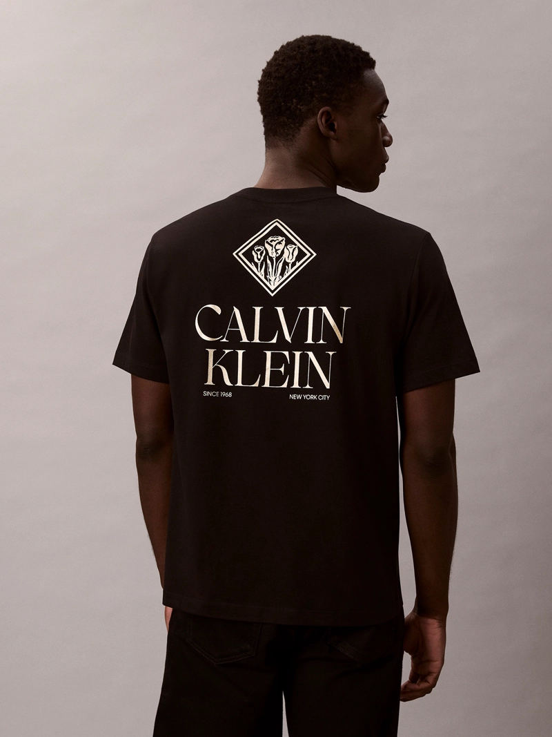 POLERA CALVIN ROSES GRAPHIC - 3