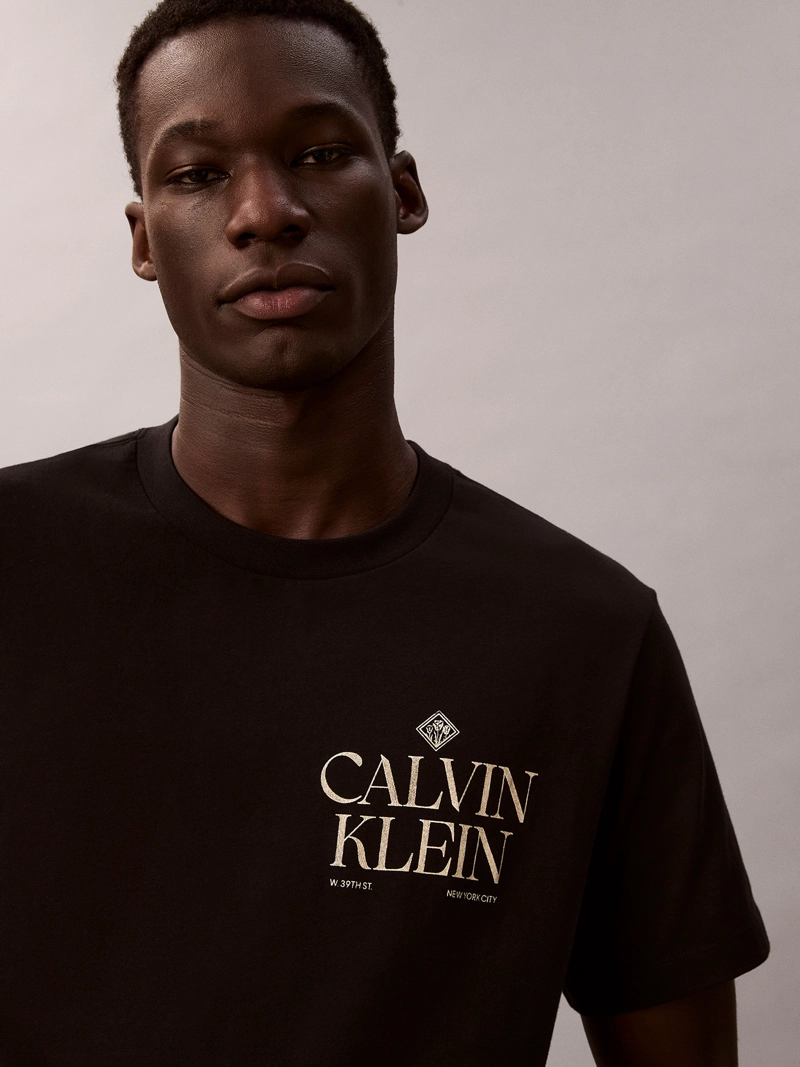 POLERA CALVIN ROSES GRAPHIC - 4