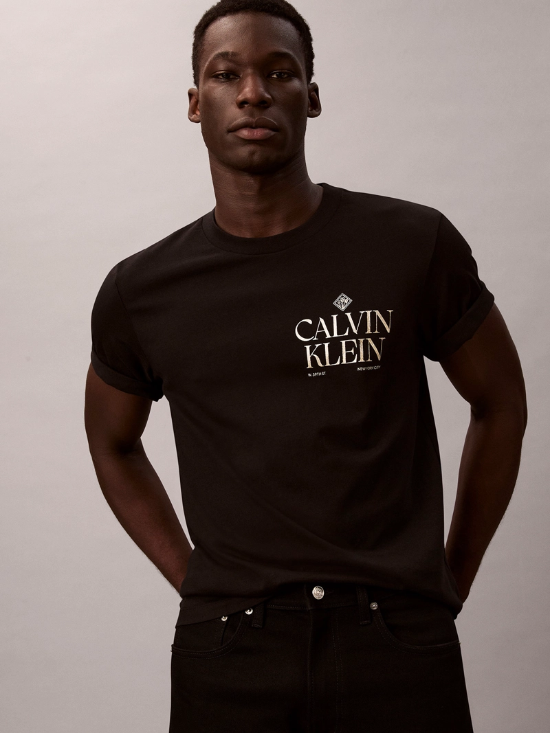 POLERA CALVIN ROSES GRAPHIC - 5
