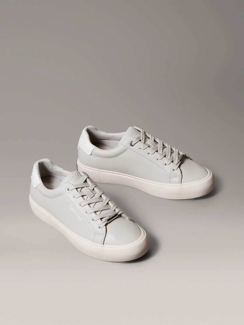 ZAPATILLAS DE CUERO CON LOGO GRABADO - 1