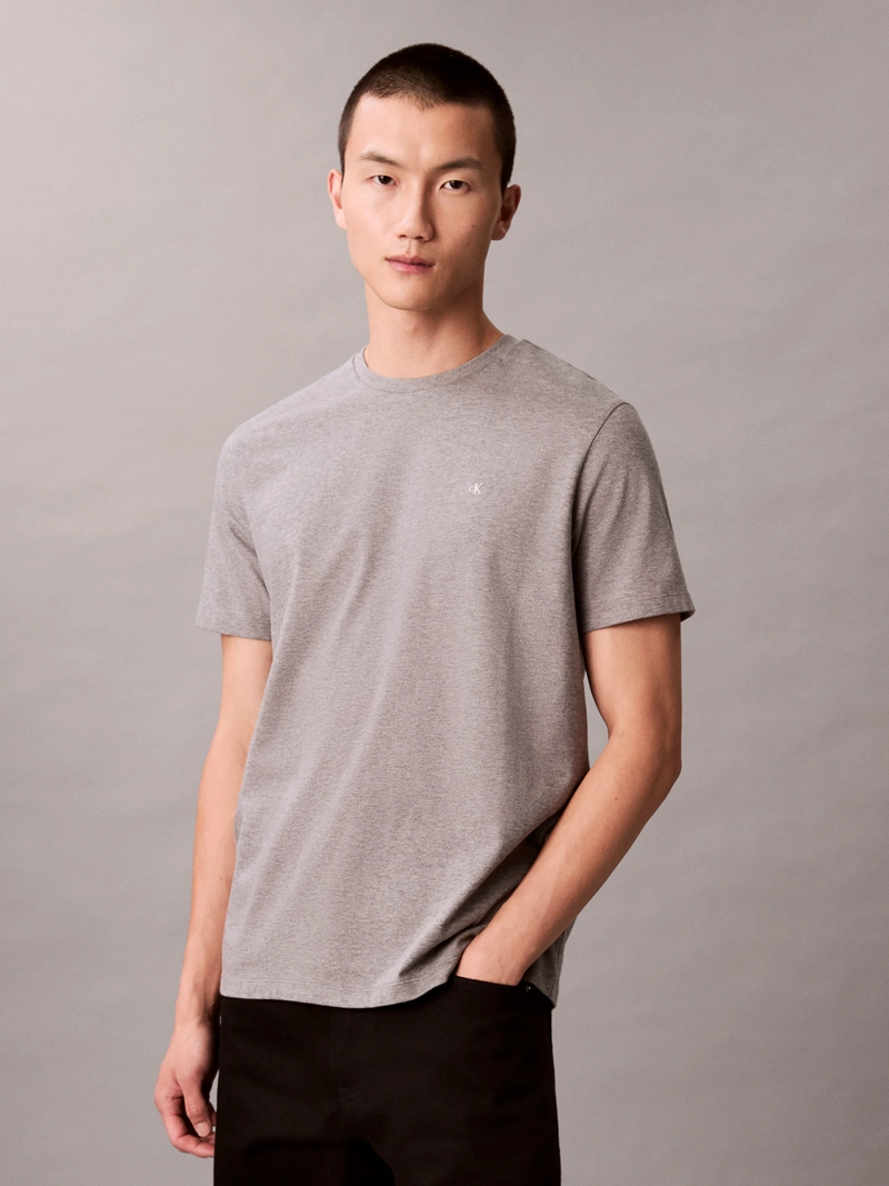 POLERA CON MICRO MONOGRAMA BORDADO - 1