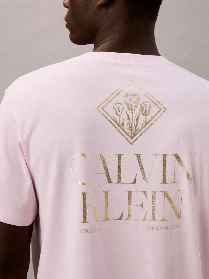 POLERA CALVIN ROSES GRAPHIC - 5