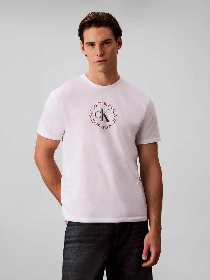 POLERA CON GRAFICO CIRCULAR DE LOGO - 1
