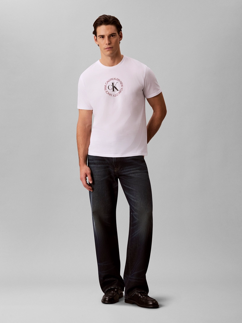 POLERA CON GRAFICO CIRCULAR DE LOGO - 2