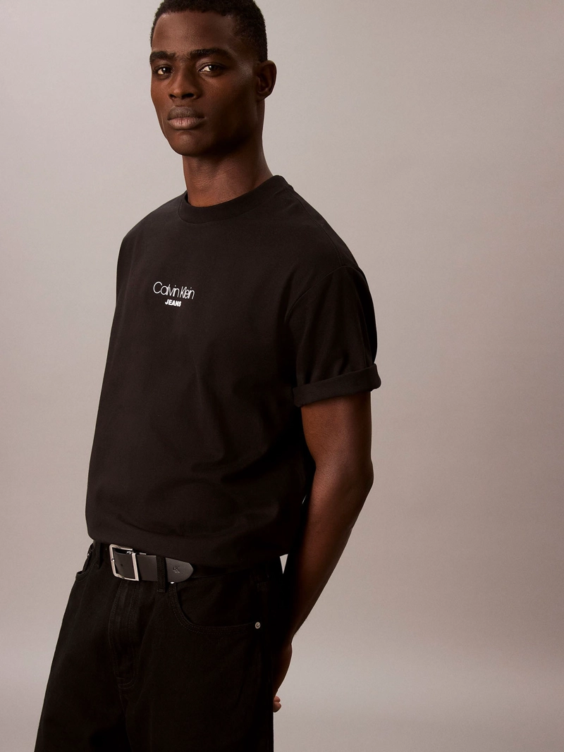 POLERA RELAXED CON LOGOTIPO EN RELIEVE - 5