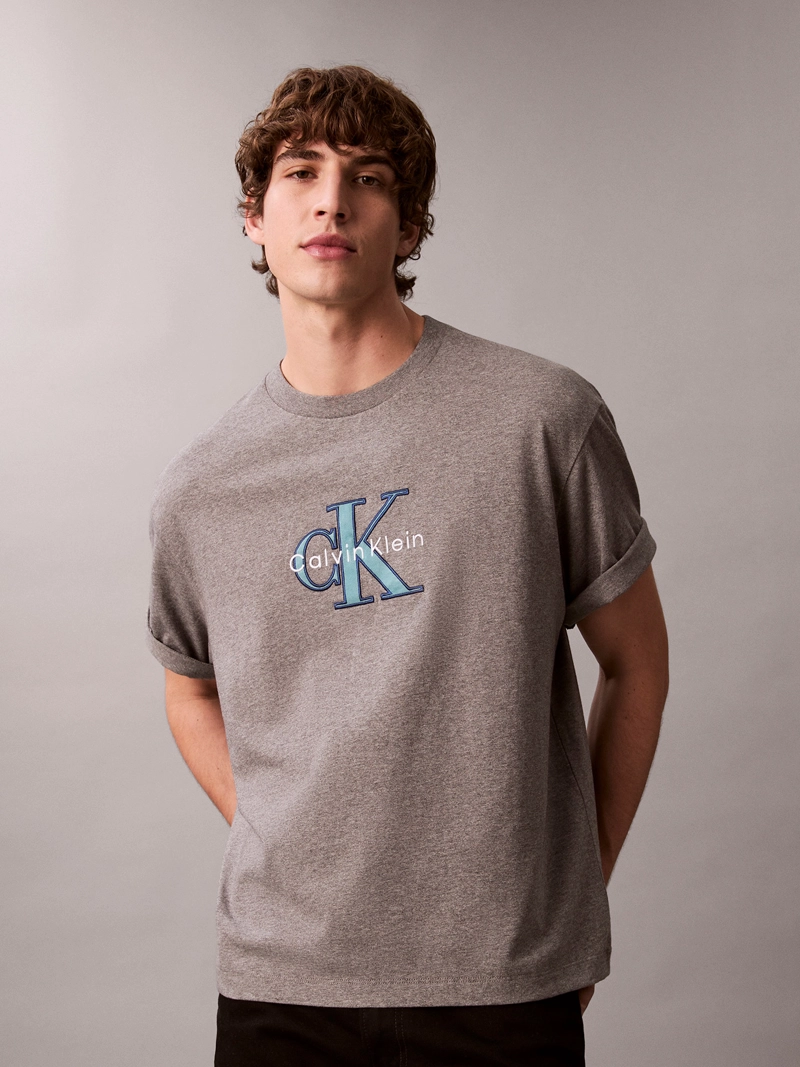 POLERA CON GRAFICO DE MONOLOGO - 4