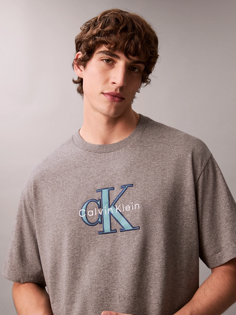 POLERA CON GRAFICO DE MONOLOGO - 5