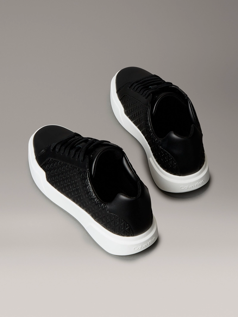 ZAPATILLAS CON MONOGRAMA EN RELIEVE INTEGRAL - 2