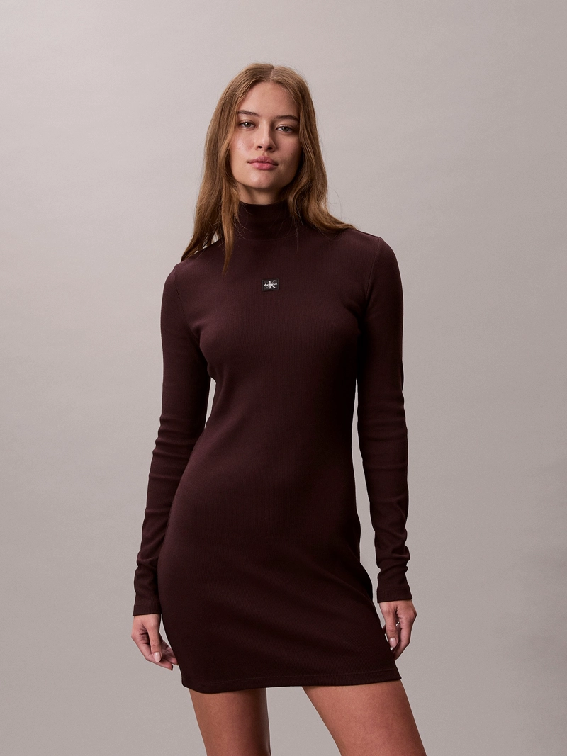 VESTIDO MINI CON CUELLO ALTO - 1