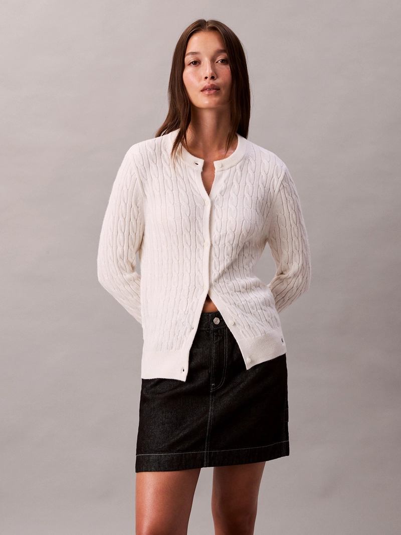 SWEATER CON TEJIDO TRENZADO Y CIERRE DE BOTONES - 1