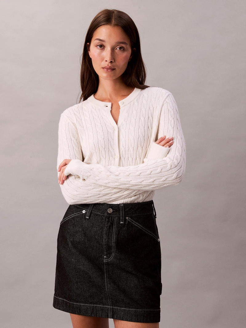 SWEATER CON TEJIDO TRENZADO Y CIERRE DE BOTONES - 4
