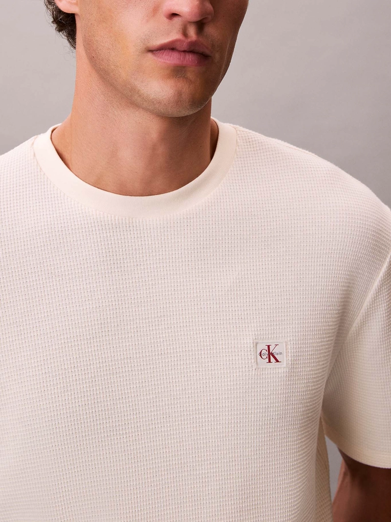 POLERA EN TEJIDO WAFFLE CON ETIQUETA DE LOGO - 5