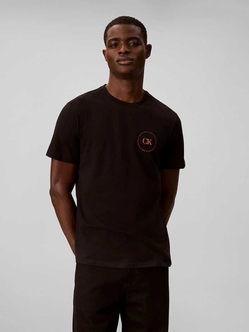 POLERA CON LOGO GRAFICO - 1