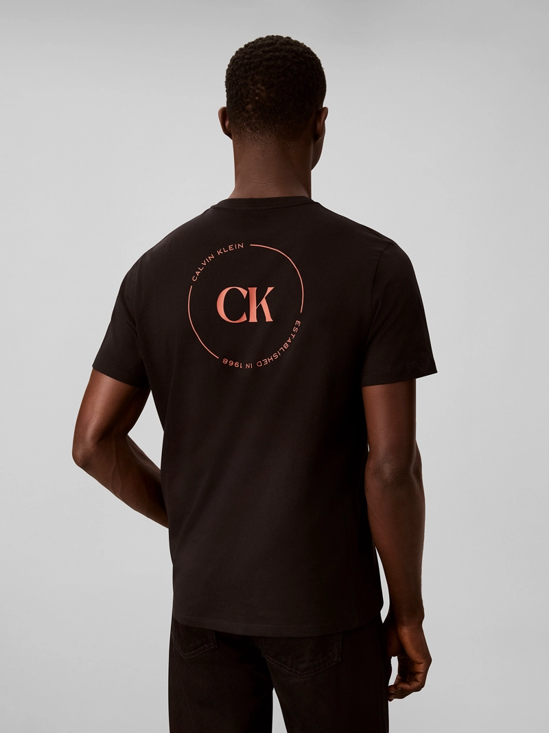 POLERA CON LOGO GRAFICO - 3