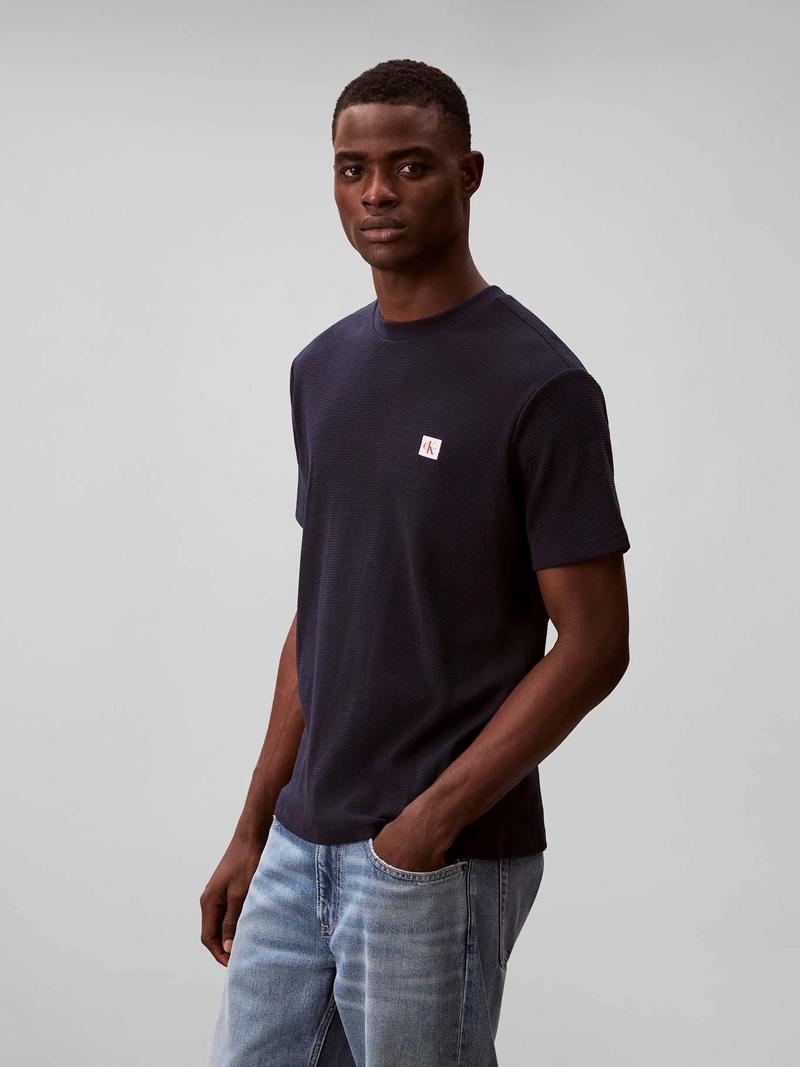 POLERA EN TEJIDO WAFFLE CON ETIQUETA DE LOGO - 4