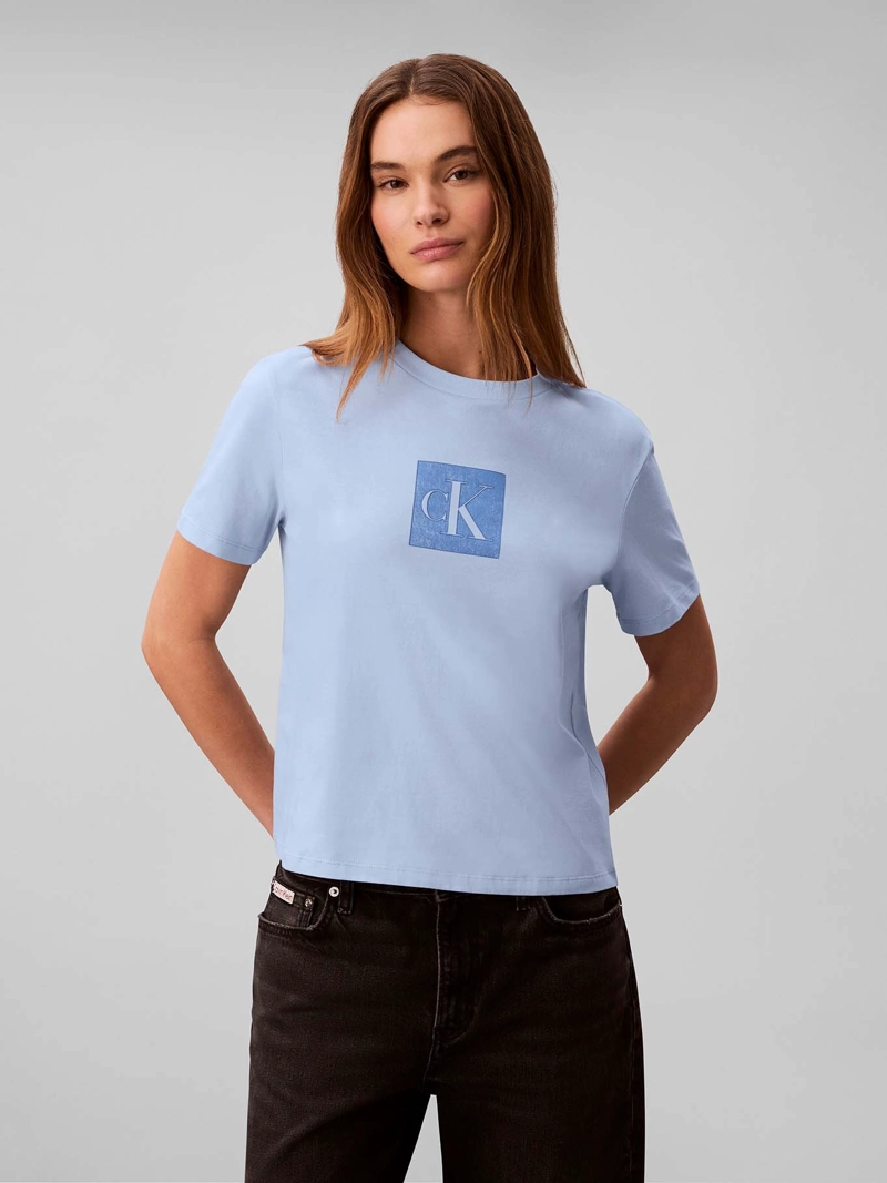 POLERA CLASICA CON MONOGRAMA - 1