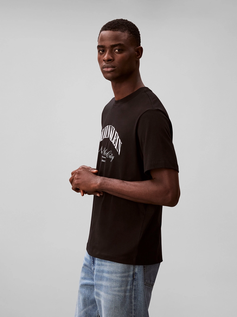POLERA CON LOGO GRAFICO - 4