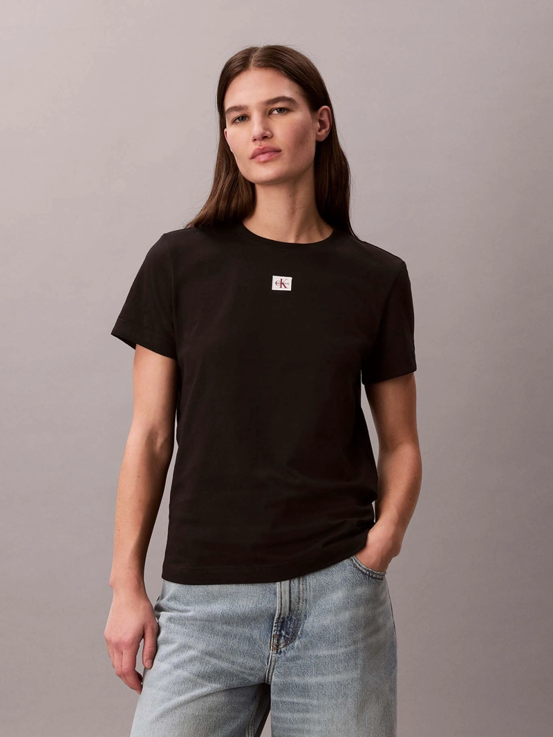 POLERA CLASSIC FIT CON ETIQUETA TEJIDA - 1