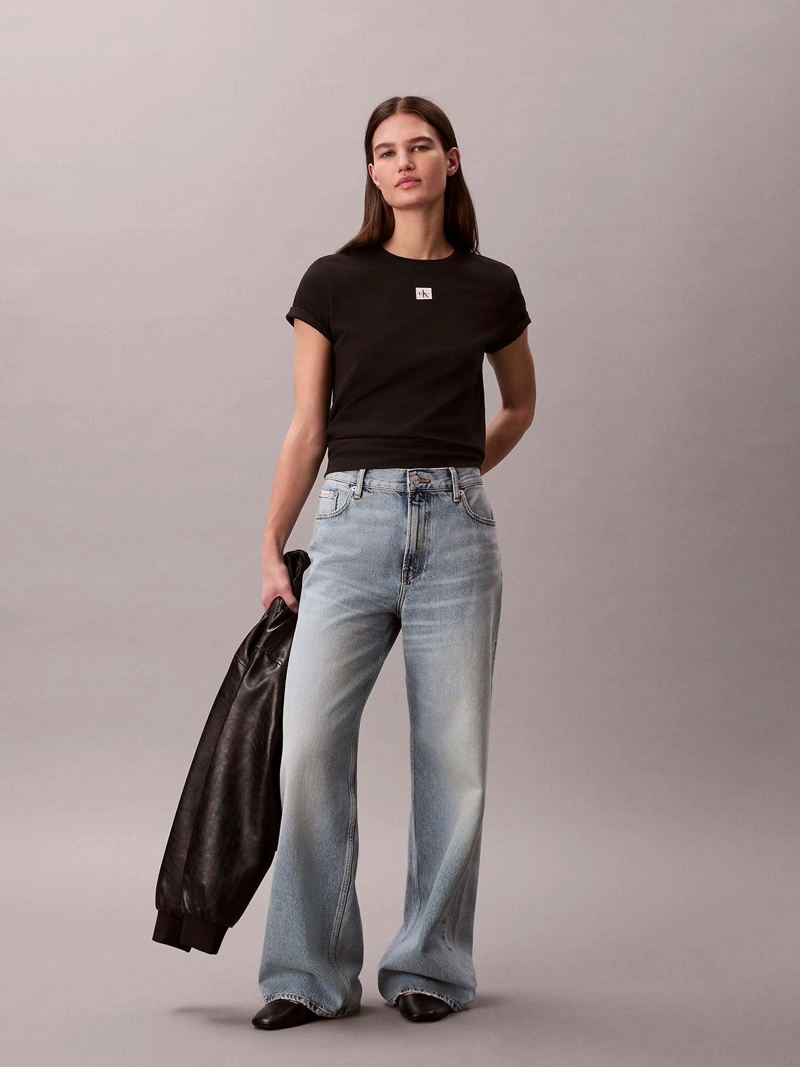 POLERA CLASSIC FIT CON ETIQUETA TEJIDA - 2