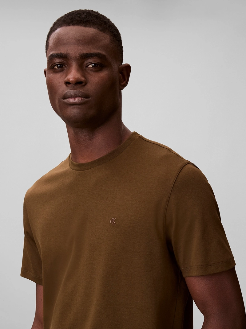 POLERA DE ALGODON SUPIMA CON LOGO BORDADO - 5