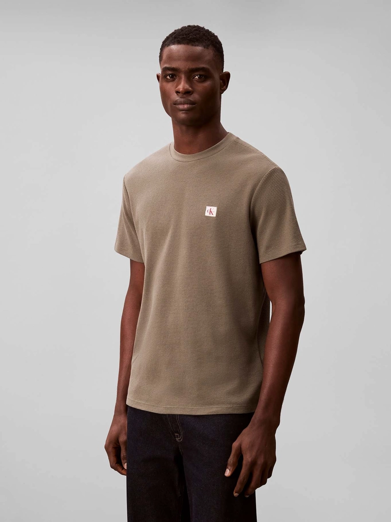 POLERA EN TEJIDO WAFFLE CON ETIQUETA DE LOGO - 1