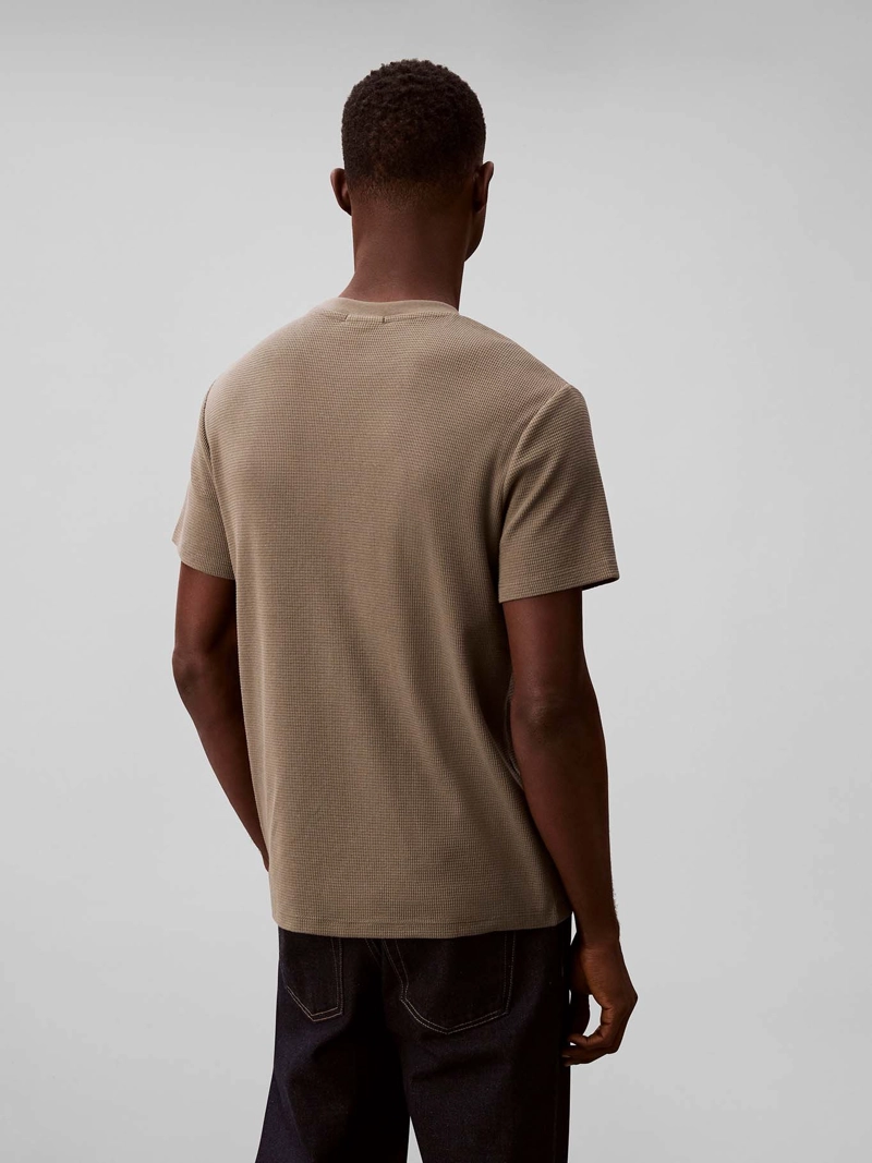 POLERA EN TEJIDO WAFFLE CON ETIQUETA DE LOGO - 3