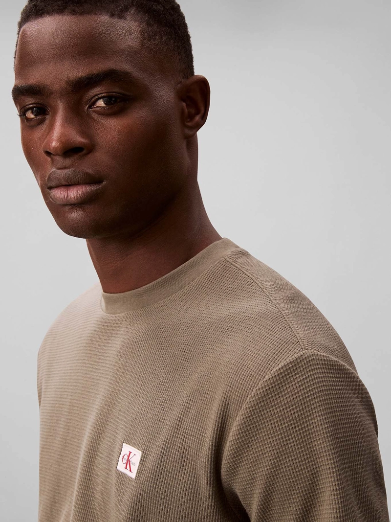 POLERA EN TEJIDO WAFFLE CON ETIQUETA DE LOGO - 5