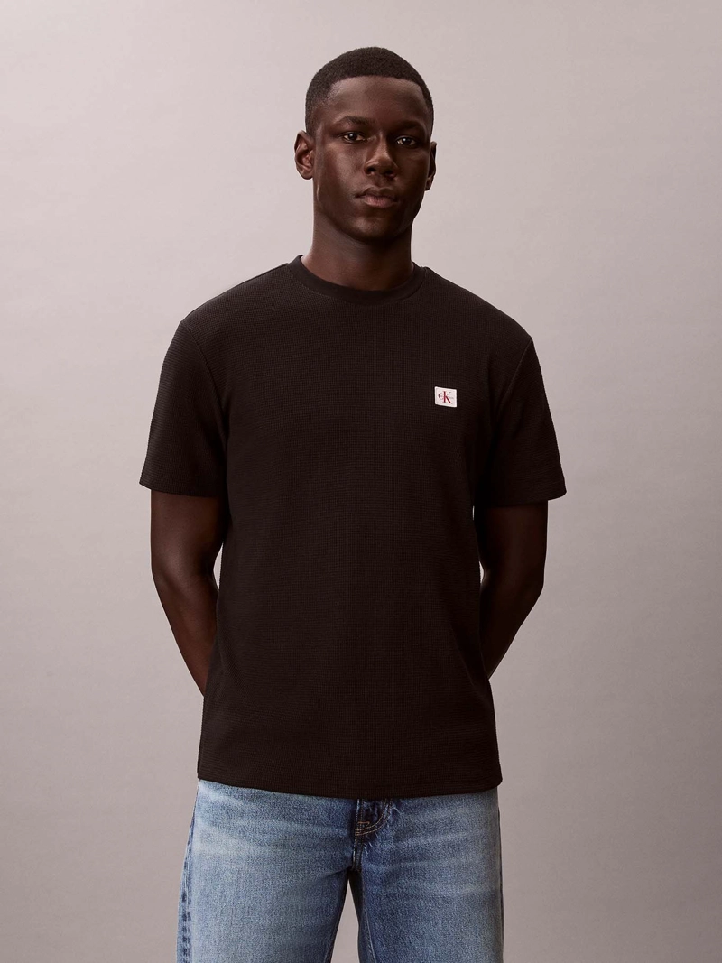 POLERA EN TEJIDO WAFFLE CON ETIQUETA DE LOGO - 1