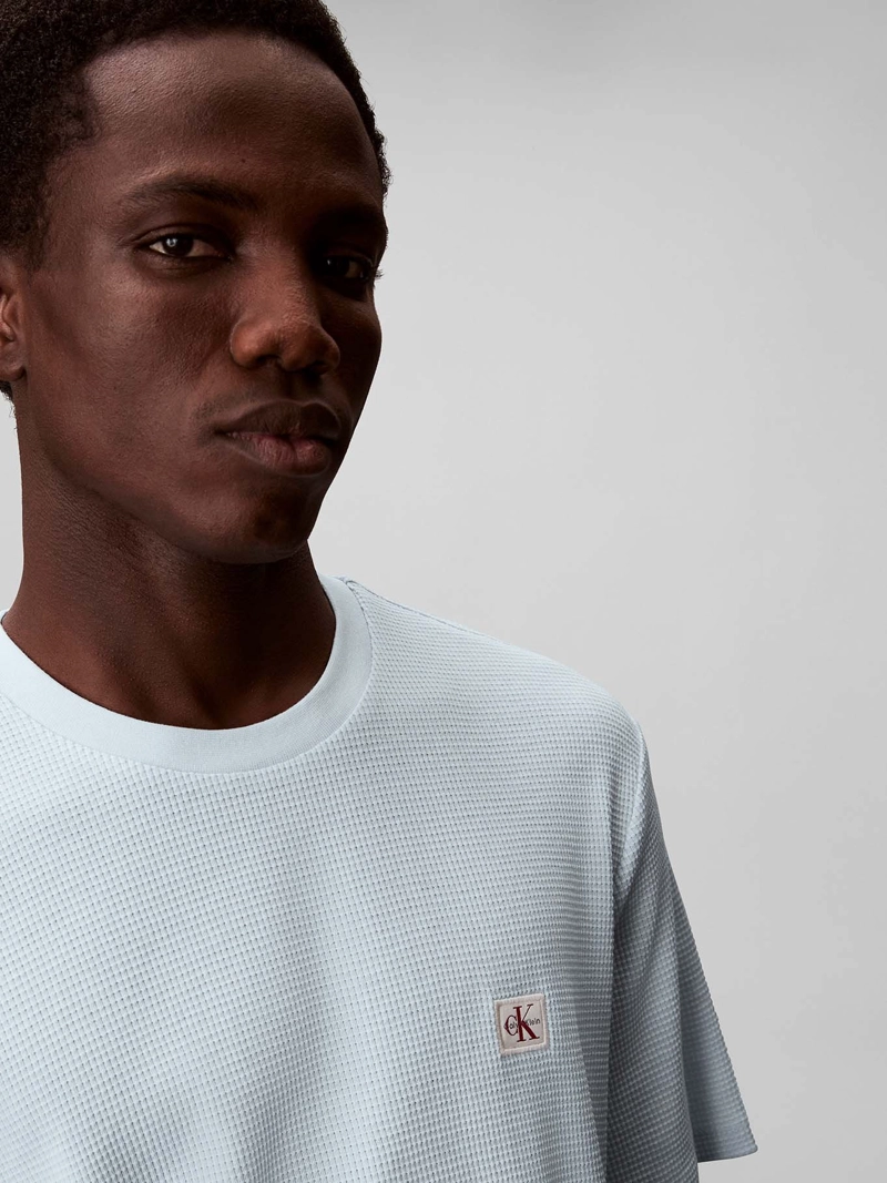 POLERA EN TEJIDO WAFFLE CON ETIQUETA DE LOGO - 5