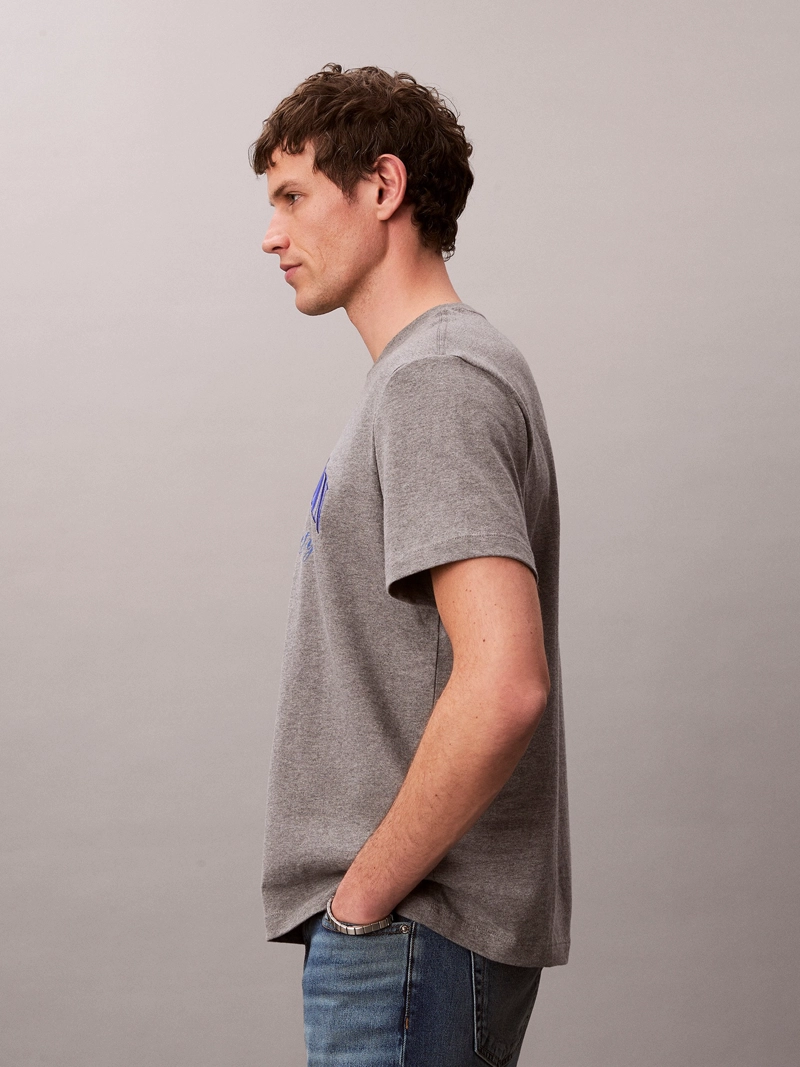 POLERA CON LOGO GRAFICO - 4