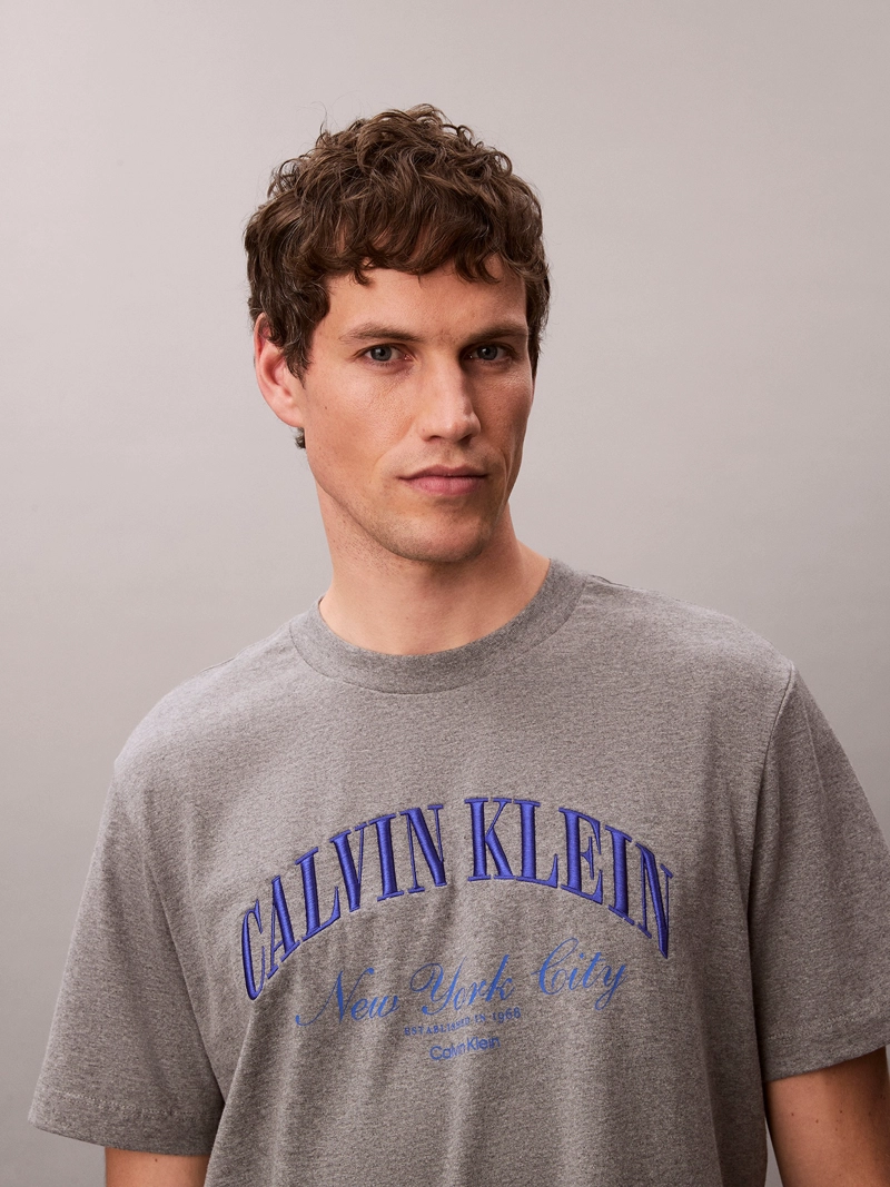 POLERA CON LOGO GRAFICO - 5