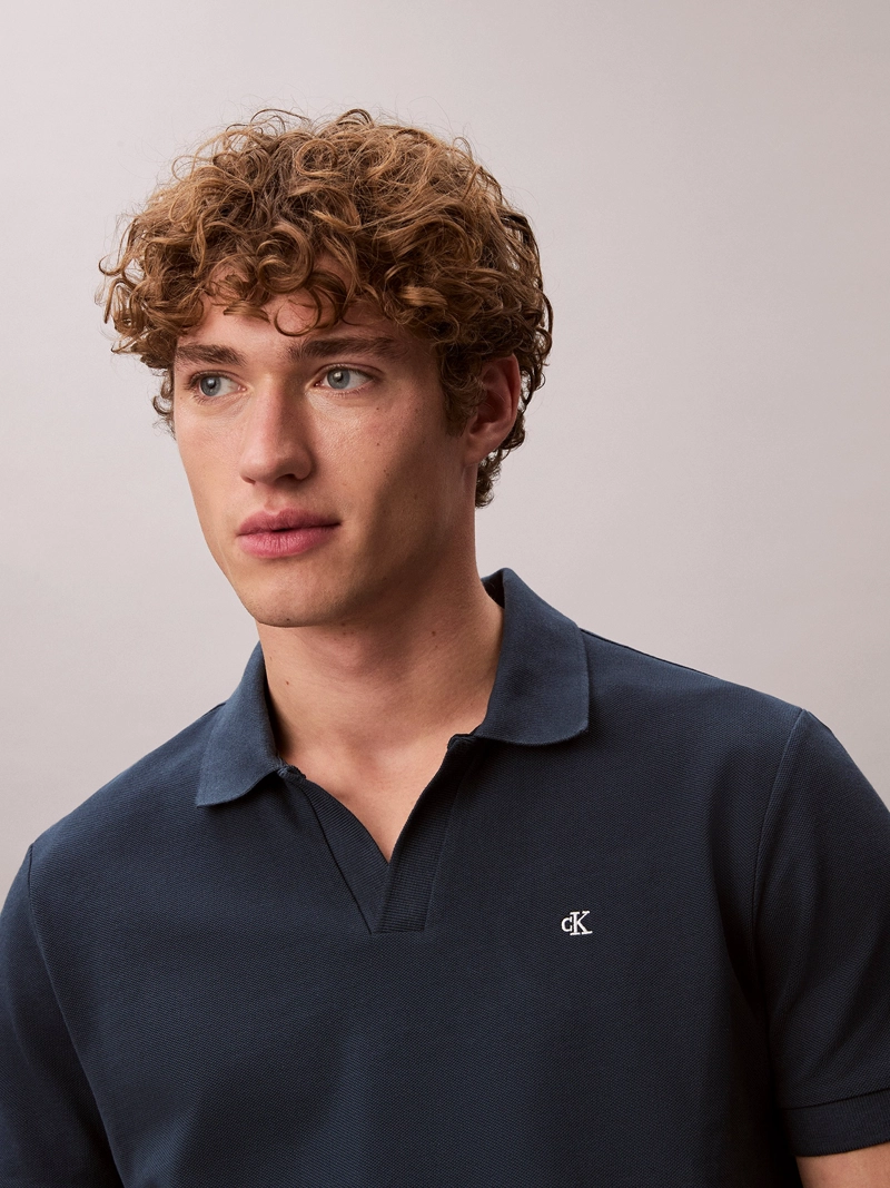 POLO CASUAL DE PIQUE CON CUELLO ABIERTO - 5