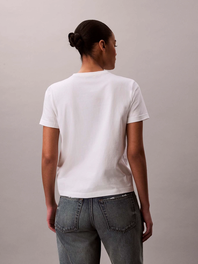 POLERA CLASSIC FIT CON ETIQUETA TEJIDA - 3