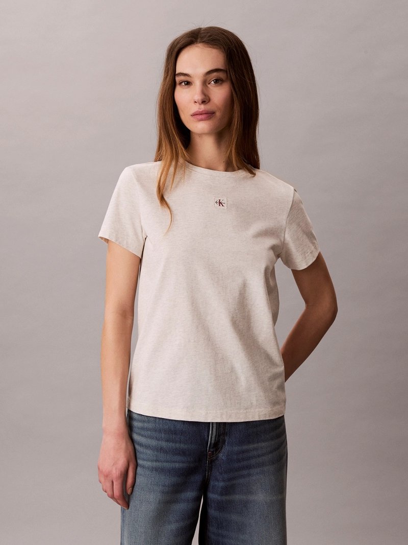 POLERA CLASSIC FIT CON ETIQUETA TEJIDA - 1