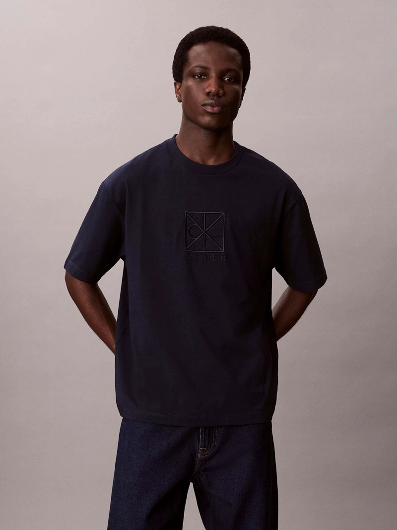 POLERA CON GRAFICO DE EMBLEMA - 1