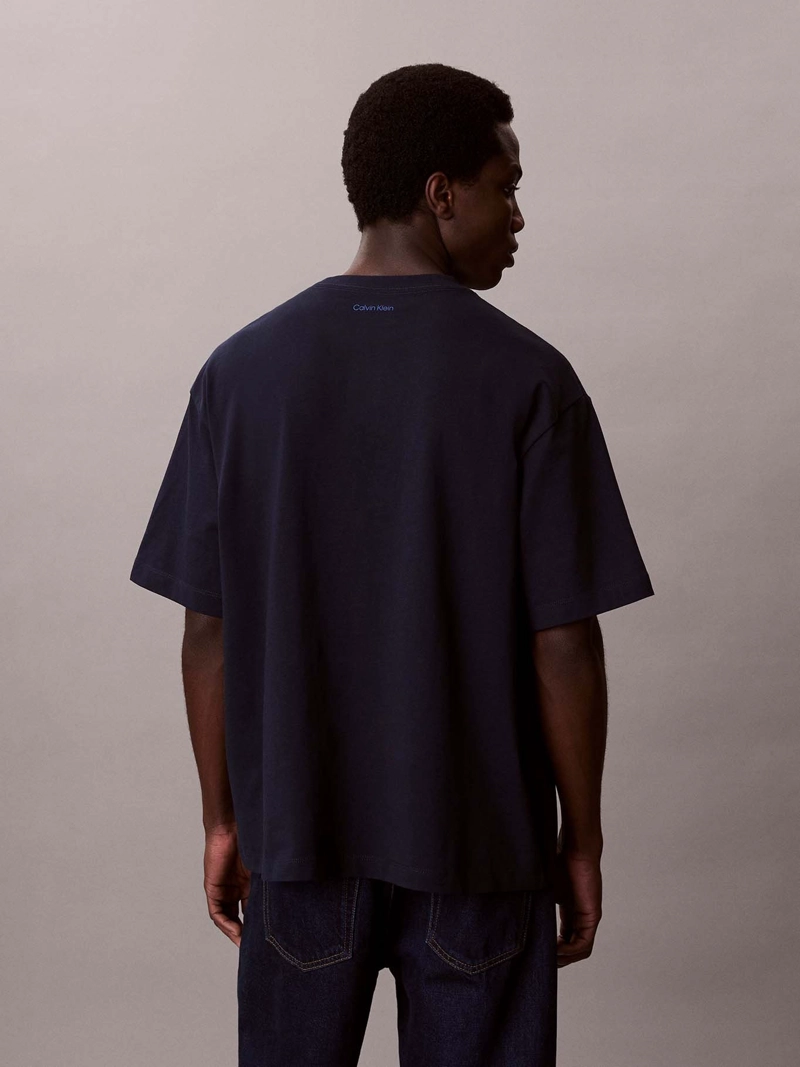 POLERA CON GRAFICO DE EMBLEMA - 3